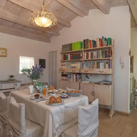 La Casa Del Pittore 4* Olbia